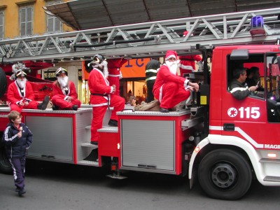 Fire truck with many Santas